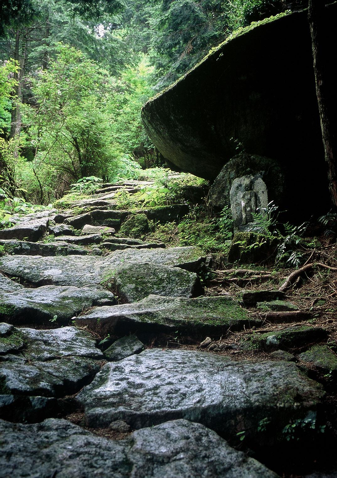 八鬼山越え